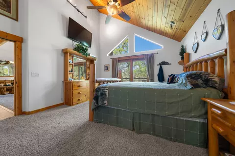 Bedroom - 15920 El Camino Robles Rd, Redding, CA 96001 photo 2 of 6