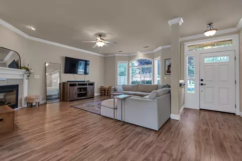 Entry Way - 3547 Laramie St, Redding, CA 96002 photo 2 of 4