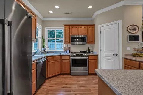 Kitchen - 3547 Laramie St, Redding, CA 96002 photo 2 of 4
