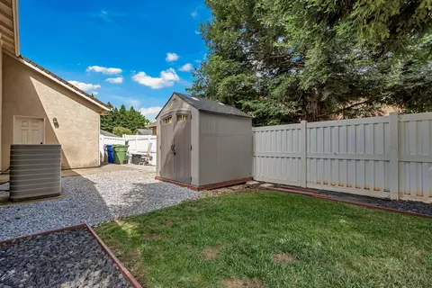 Exterior - 3547 Laramie St, Redding, CA 96002 photo 7 of 8