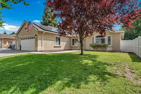 Exterior - 3547 Laramie St, Redding, CA 96002 photo 2 of 8