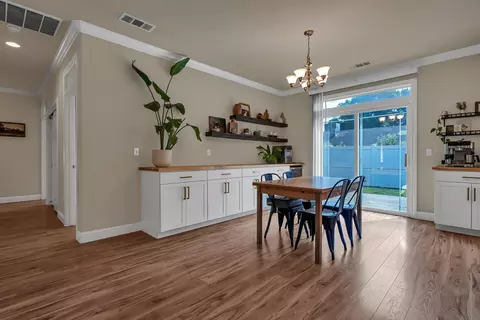 Dining - 3547 Laramie St, Redding, CA 96002 photo 2 of 2