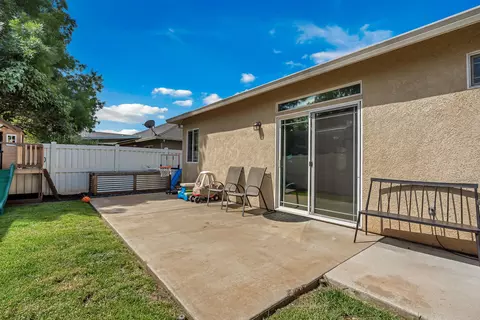 Exterior - 3547 Laramie St, Redding, CA 96002 photo 8 of 8