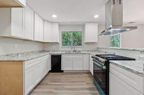 Kitchen - 15084 Early Dawn Ln, Redding, CA 96003 photo 2 of 4