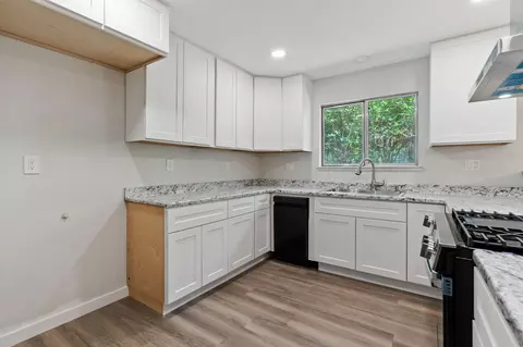 Kitchen - 15084 Early Dawn Ln, Redding, CA 96003 photo 1 of 4