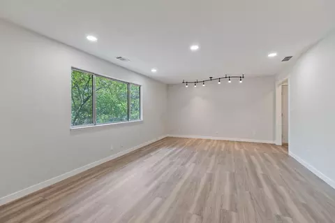 Living - 15084 Early Dawn Ln, Redding, CA 96003 photo 3 of 5