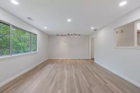 Living - 15084 Early Dawn Ln, Redding, CA 96003 photo 2 of 5
