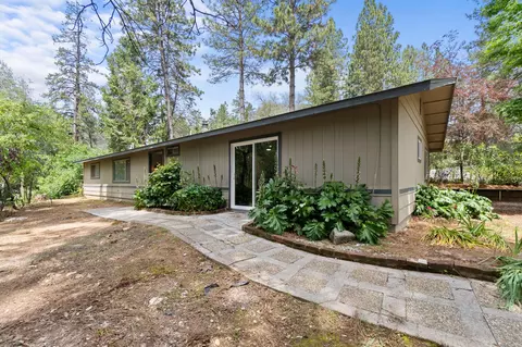 Exterior - 15084 Early Dawn Ln, Redding, CA 96003 photo 2 of 7