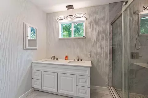 Bath - 15084 Early Dawn Ln, Redding, CA 96003 photo 1 of 2