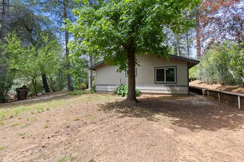 Exterior - 15084 Early Dawn Ln, Redding, CA 96003 photo 4 of 7