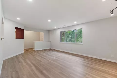 Living - 15084 Early Dawn Ln, Redding, CA 96003 photo 4 of 5