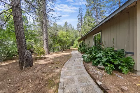 Exterior - 15084 Early Dawn Ln, Redding, CA 96003 photo 3 of 7
