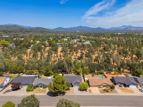 View/Area - 3588 Magnums Way, Redding, CA 96003 photo 3 of 6
