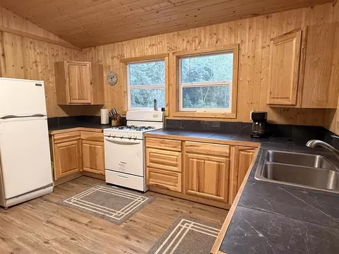 Kitchen - 32 Esther Warren Rd, Etna, CA 96027 photo 1 of 2