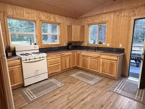 Kitchen - 32 Esther Warren Rd, Etna, CA 96027 photo 2 of 2