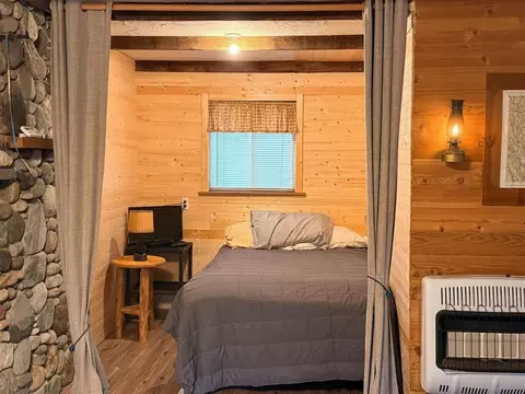 Bedroom - 32 Esther Warren Rd, Etna, CA 96027 photo 4 of 5