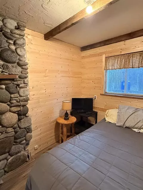 Bedroom - 32 Esther Warren Rd, Etna, CA 96027 photo 3 of 5