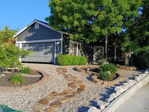 583 Springer Dr, Redding, CA 96003