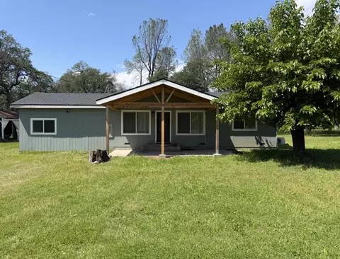13896 Daniels Ln, Redding, CA 96003