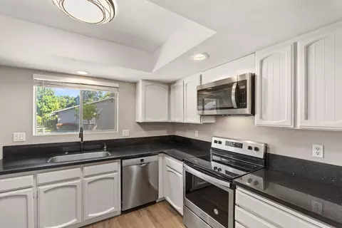 Kitchen - 1834 Del Mar Ave, Redding, CA 96003 photo 3 of 4