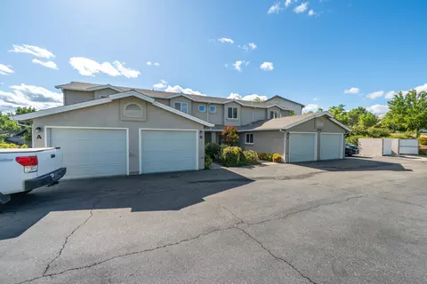 1011 Burton Dr, Redding, CA 96003