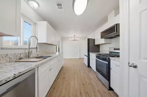 Entry Way - 2215 Oxford Rd, Redding, CA 96002 photo 1 of 1