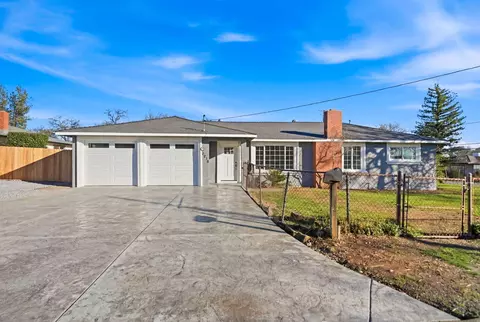 2215 Oxford Rd, Redding, CA 96002