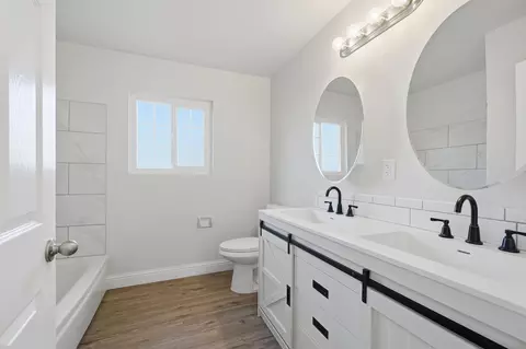 Bath - 2215 Oxford Rd, Redding, CA 96002 photo 1 of 2