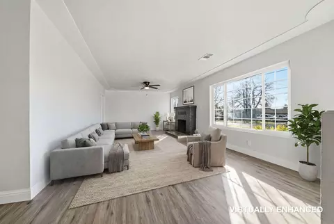 Living - 2215 Oxford Rd, Redding, CA 96002 photo 3 of 5