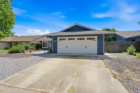 2667 Ely Ln, Redding, CA 96001