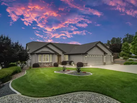 926 Fantenell Ct, Redding, CA 96003