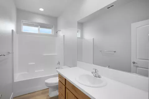 Bath - 3424 Lowland Ave, Redding, CA 96002 photo 2 of 3