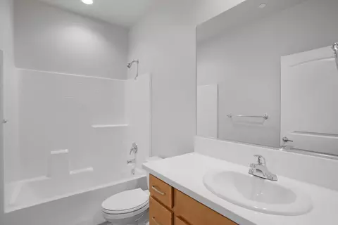Bath - 3424 Lowland Ave, Redding, CA 96002 photo 3 of 3