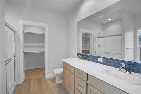 Bath - 3424 Lowland Ave, Redding, CA 96002 photo 1 of 3