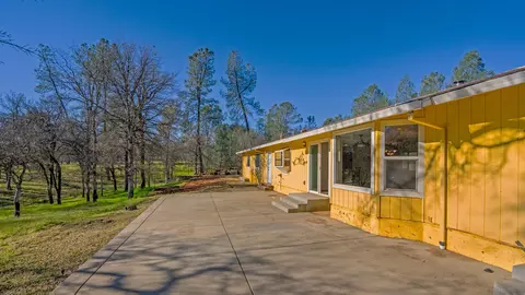 12394 Angora Dr, Redding, CA 96003 photo 6