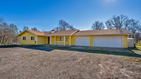 12394 Angora Dr, Redding, CA 96003