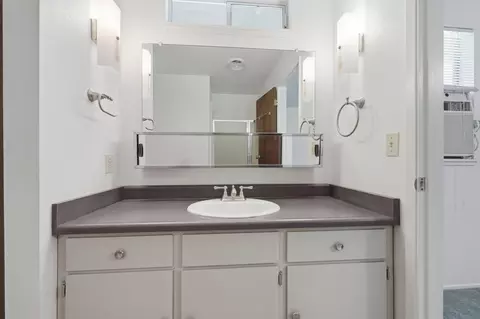 Bath - 15695 Johnson Rd, Red Bluff, CA 96080 photo 2 of 4
