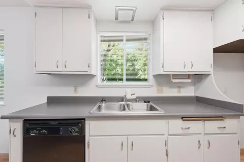 Kitchen - 15695 Johnson Rd, Red Bluff, CA 96080 photo 3 of 4