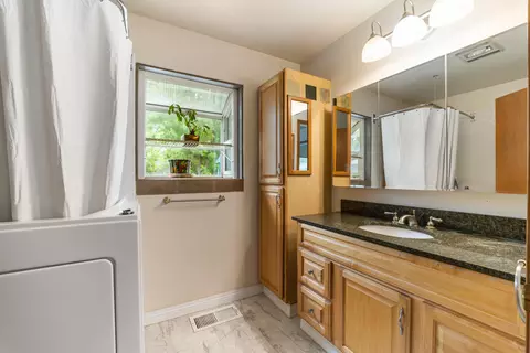 Bath - 9891 Harley Leighton Rd, Redding, CA 96003 photo 1 of 2