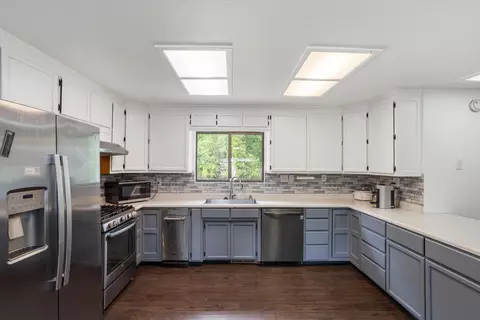 Kitchen - 9891 Harley Leighton Rd, Redding, CA 96003 photo 4 of 4