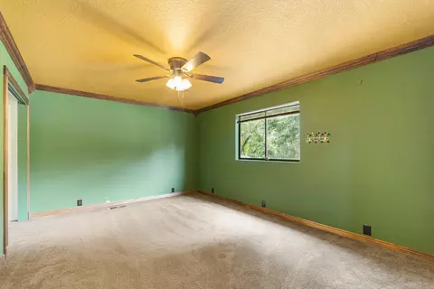 Bedroom - 9891 Harley Leighton Rd, Redding, CA 96003 photo 5 of 6