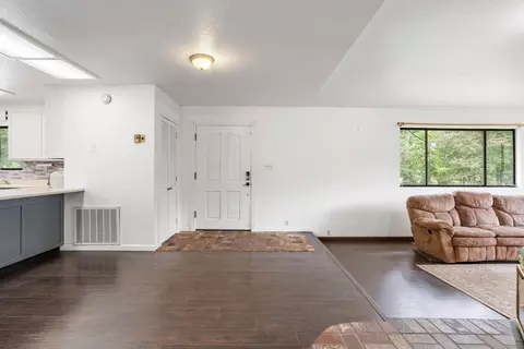 Entry Way - 9891 Harley Leighton Rd, Redding, CA 96003 photo 1 of 2