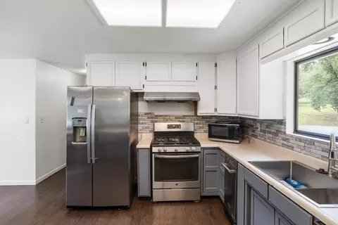 Kitchen - 9891 Harley Leighton Rd, Redding, CA 96003 photo 3 of 4
