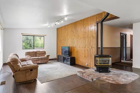 Living - 9891 Harley Leighton Rd, Redding, CA 96003 photo 1 of 2