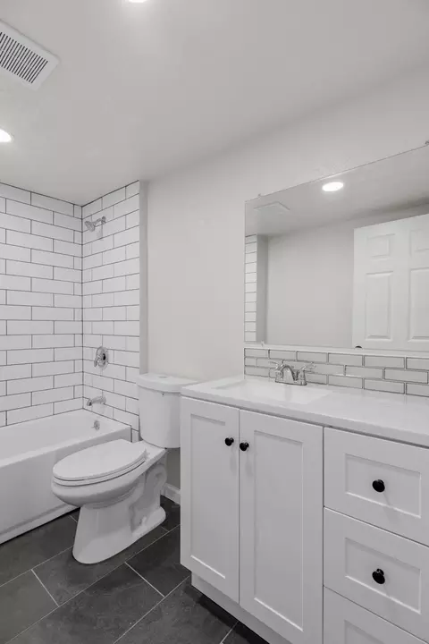 Bath - 5309 Akrich St, Shasta Lake, CA 96019 photo 3 of 3