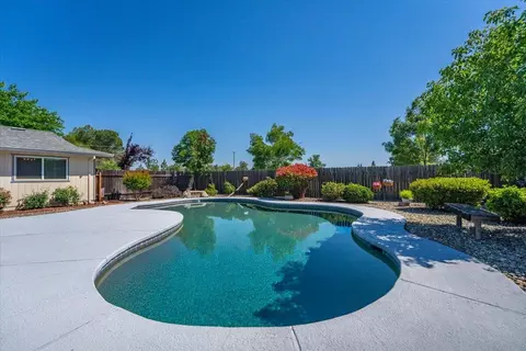 5320 Maybelle Way, Anderson, CA 96007