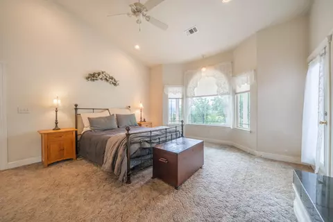 Bedroom - 12921 Gas Point Rd, Igo, CA 96047 photo 3 of 8