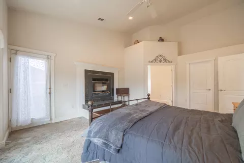 Bedroom - 12921 Gas Point Rd, Igo, CA 96047 photo 5 of 8