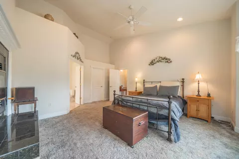 Bedroom - 12921 Gas Point Rd, Igo, CA 96047 photo 4 of 8