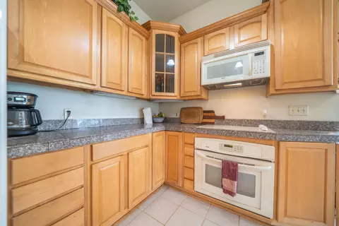 Kitchen - 12921 Gas Point Rd, Igo, CA 96047 photo 3 of 5
